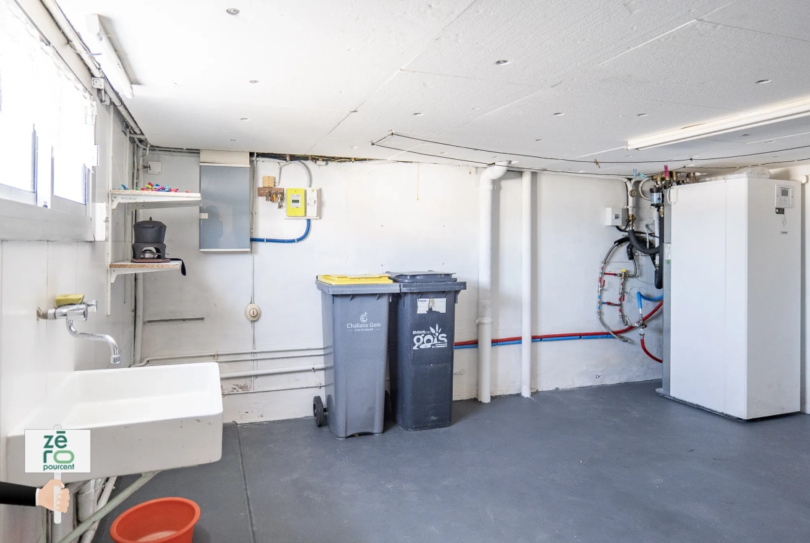 Maison à vendre à Bouin (85) avec 2 chambres, garage et vue dégagée 