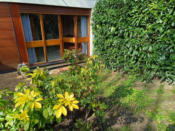 Chambre de service avec jardinet à La Celle-Saint-Cloud - Investissement ou pied-à-terre