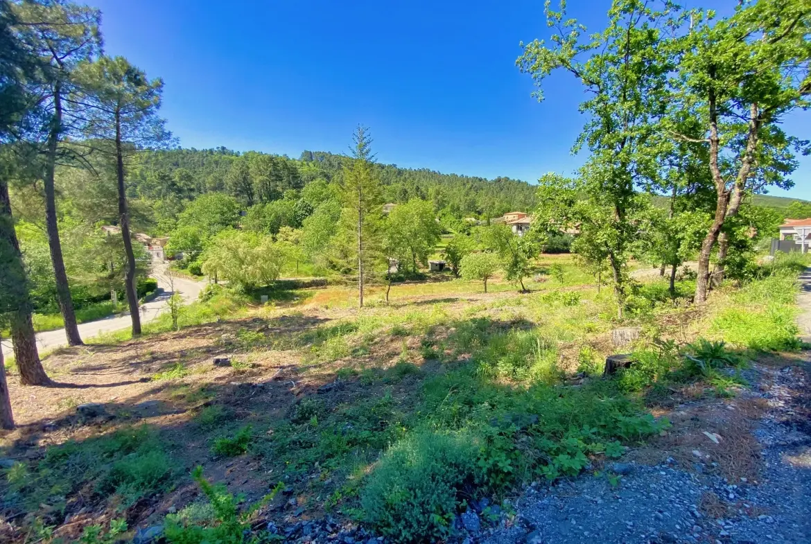 Terrain constructible de 1324 m² à Mercuer, proche d'Aubenas, viabilisé 