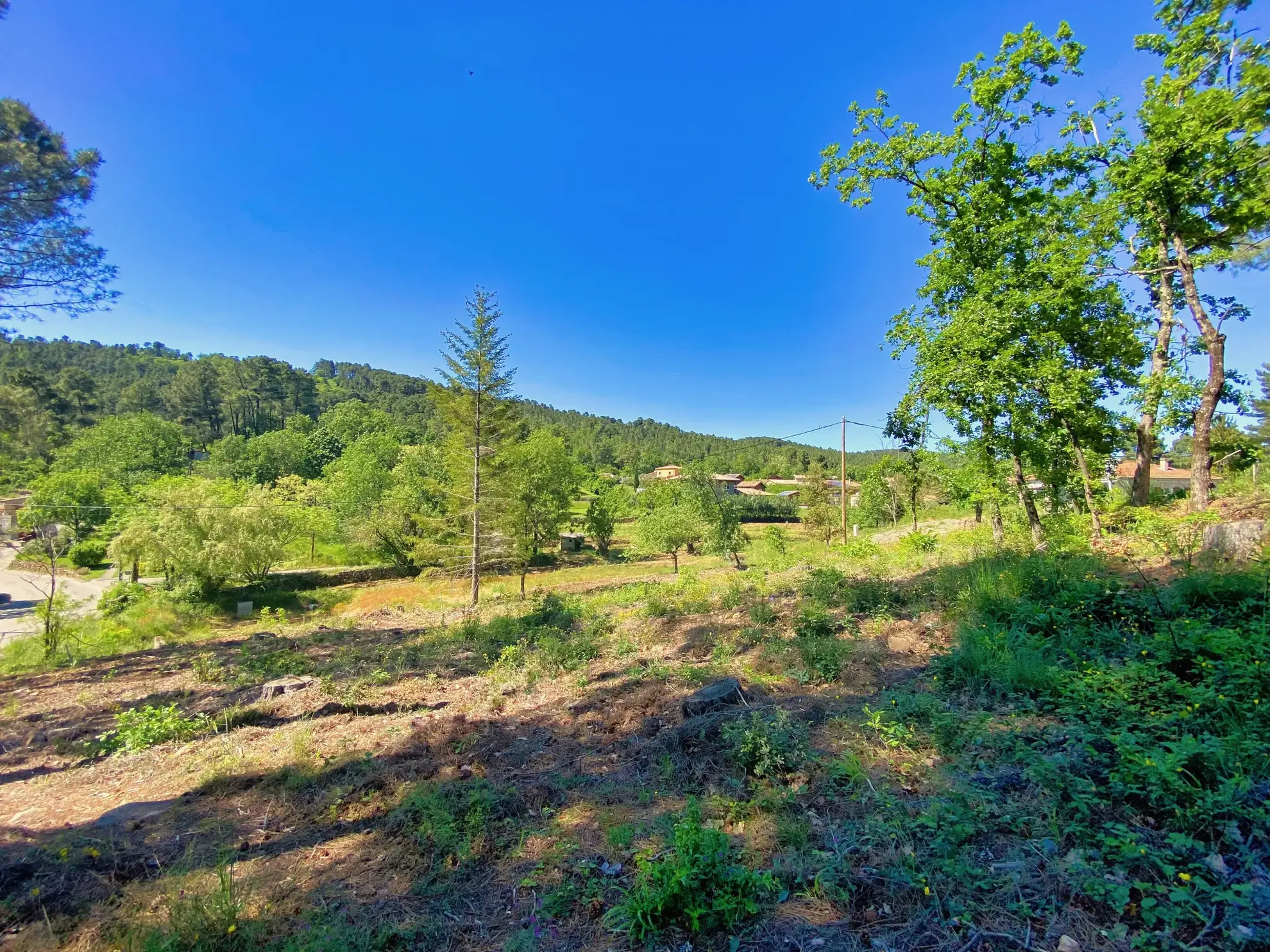 Terrain constructible de 1324 m² à Mercuer, proche d'Aubenas, viabilisé 