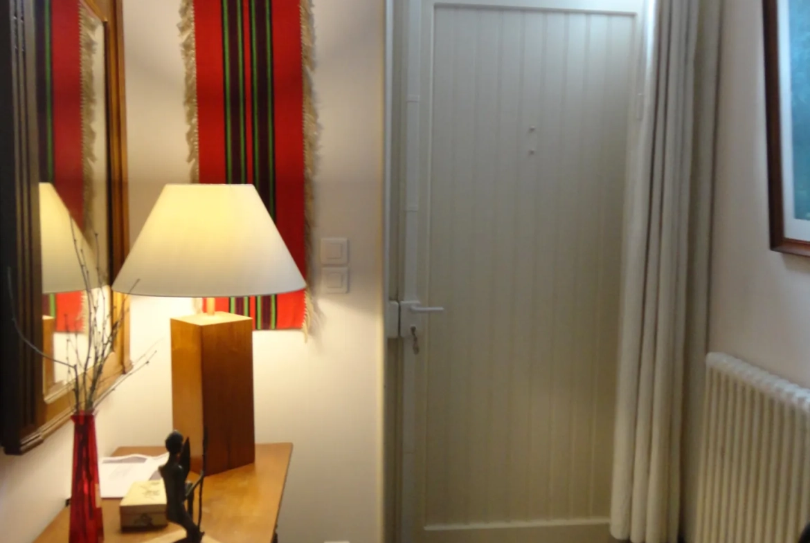 À vendre maison de 170 m² au cœur de Saint Jean d'Angély avec 5 chambres et cave 