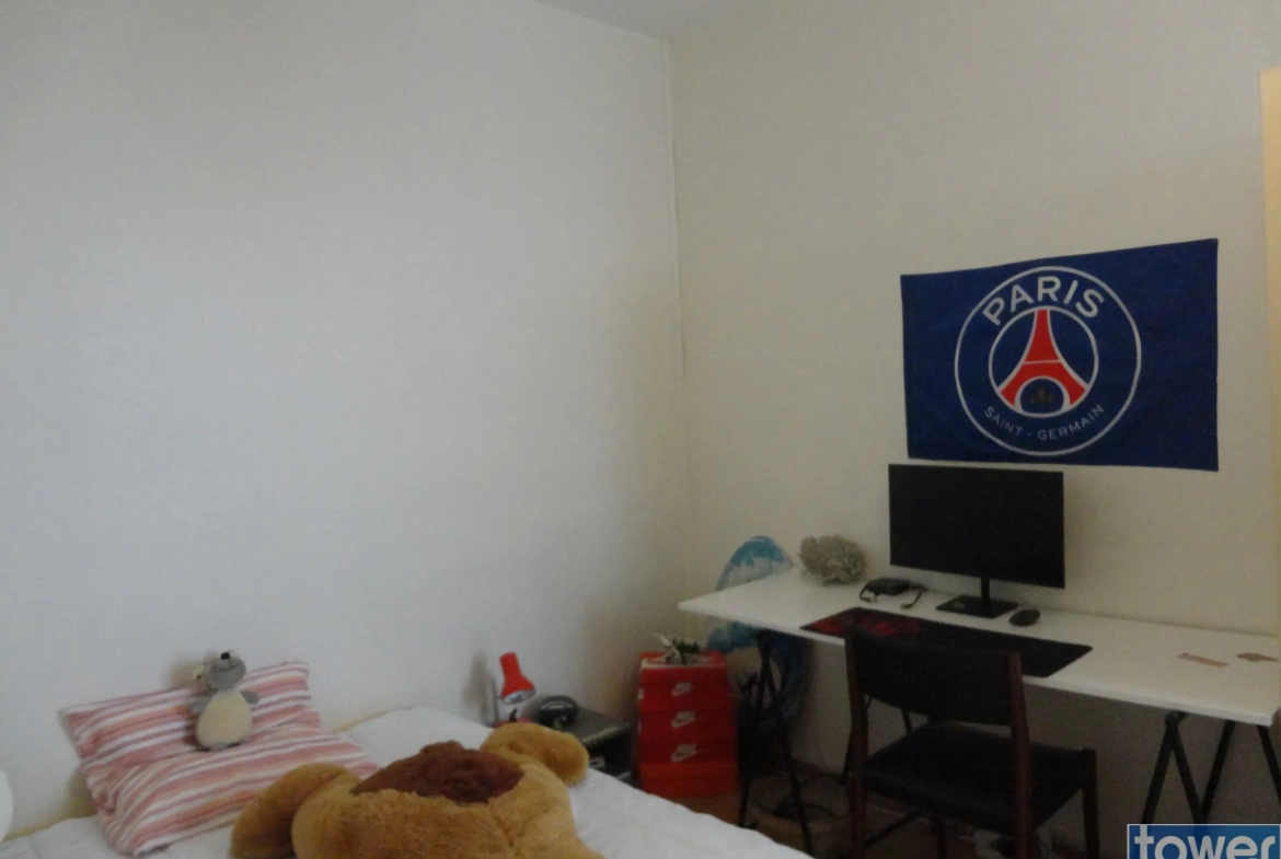 À vendre maison de 170 m² au cœur de Saint Jean d'Angély avec 5 chambres et cave 