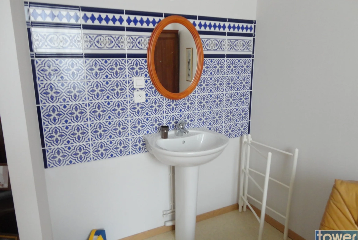 À vendre maison de 170 m² au cœur de Saint Jean d'Angély avec 5 chambres et cave 