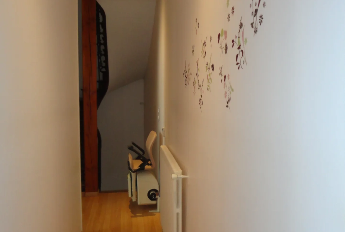 À vendre maison de 170 m² au cœur de Saint Jean d'Angély avec 5 chambres et cave 