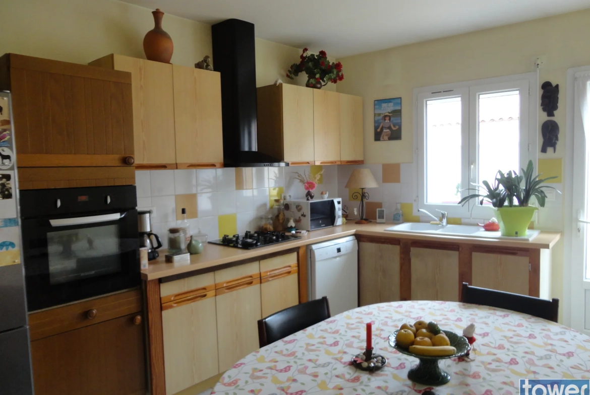 À vendre maison de 170 m² au cœur de Saint Jean d'Angély avec 5 chambres et cave 