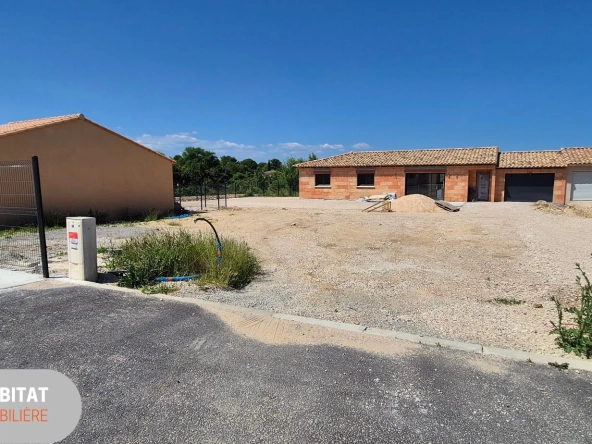 Terrain à bâtir de 365 m² à Villevieille, entièrement viabilisé