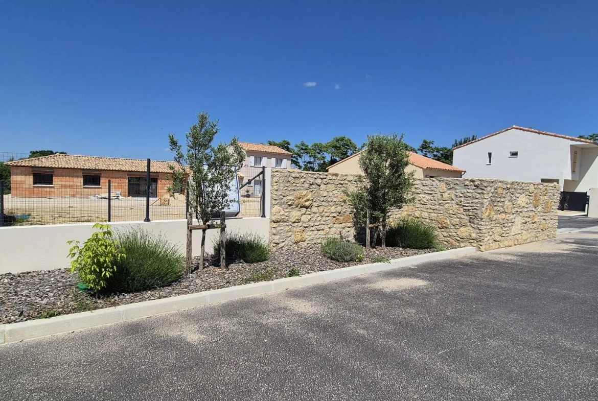 Terrain à bâtir de 365 m² à Villevieille, entièrement viabilisé 