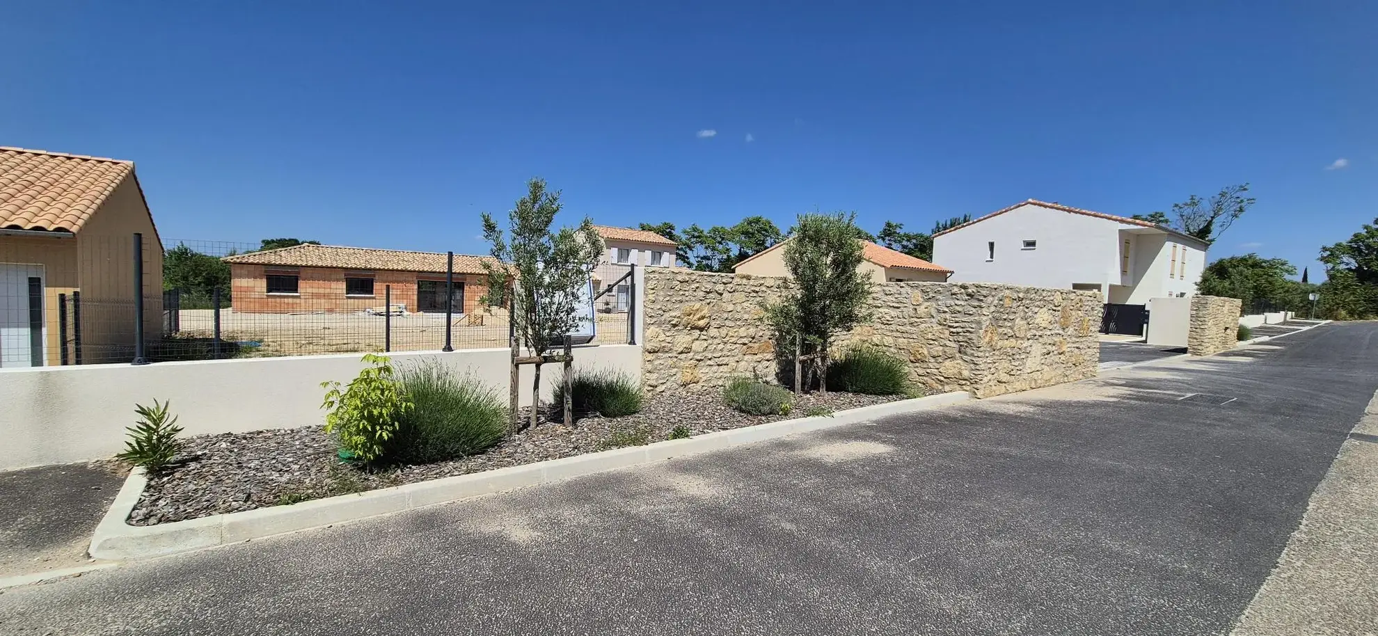 Terrain à bâtir de 365 m² à Villevieille, entièrement viabilisé 