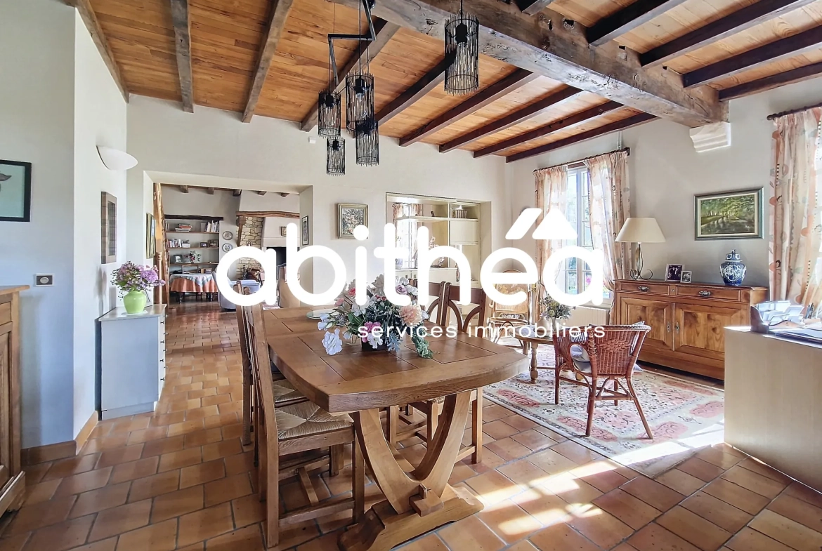 Maison charentaise avec 4 chambres, piscine, garage à Bois 