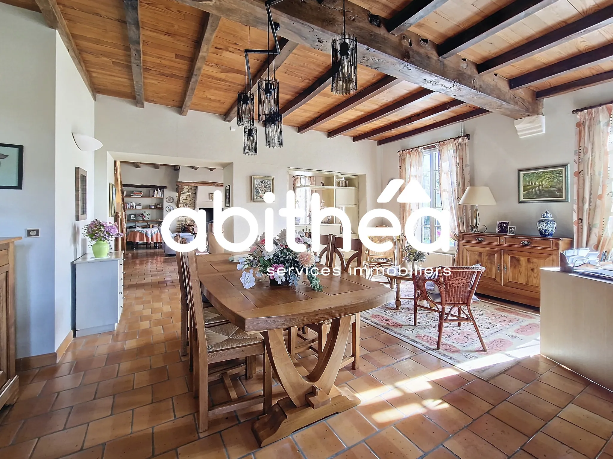 Maison charentaise avec 4 chambres, piscine, garage à Bois 