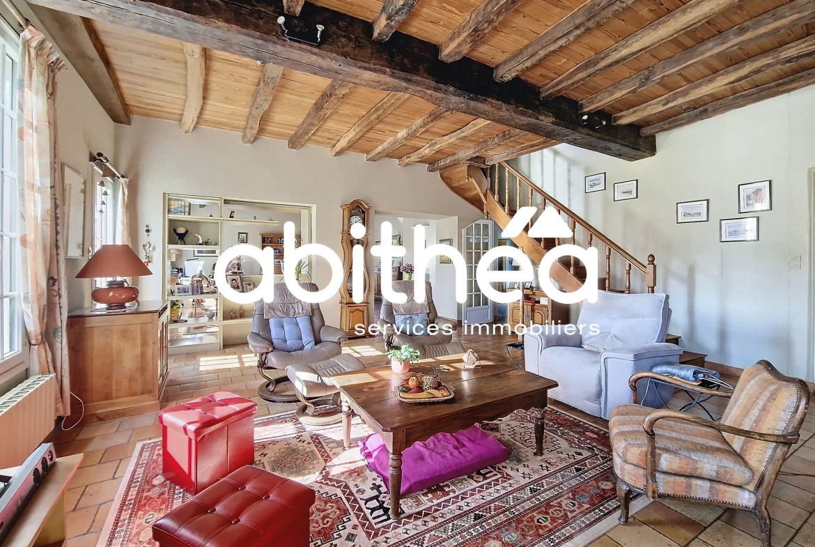 Maison charentaise avec 4 chambres, piscine, garage à Bois 
