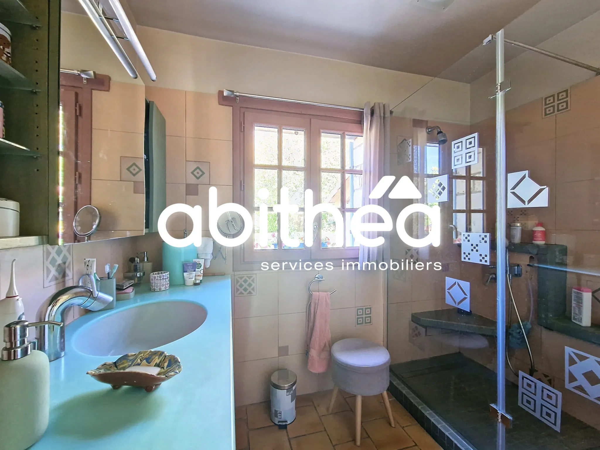 Maison charentaise avec 4 chambres, piscine, garage à Bois 