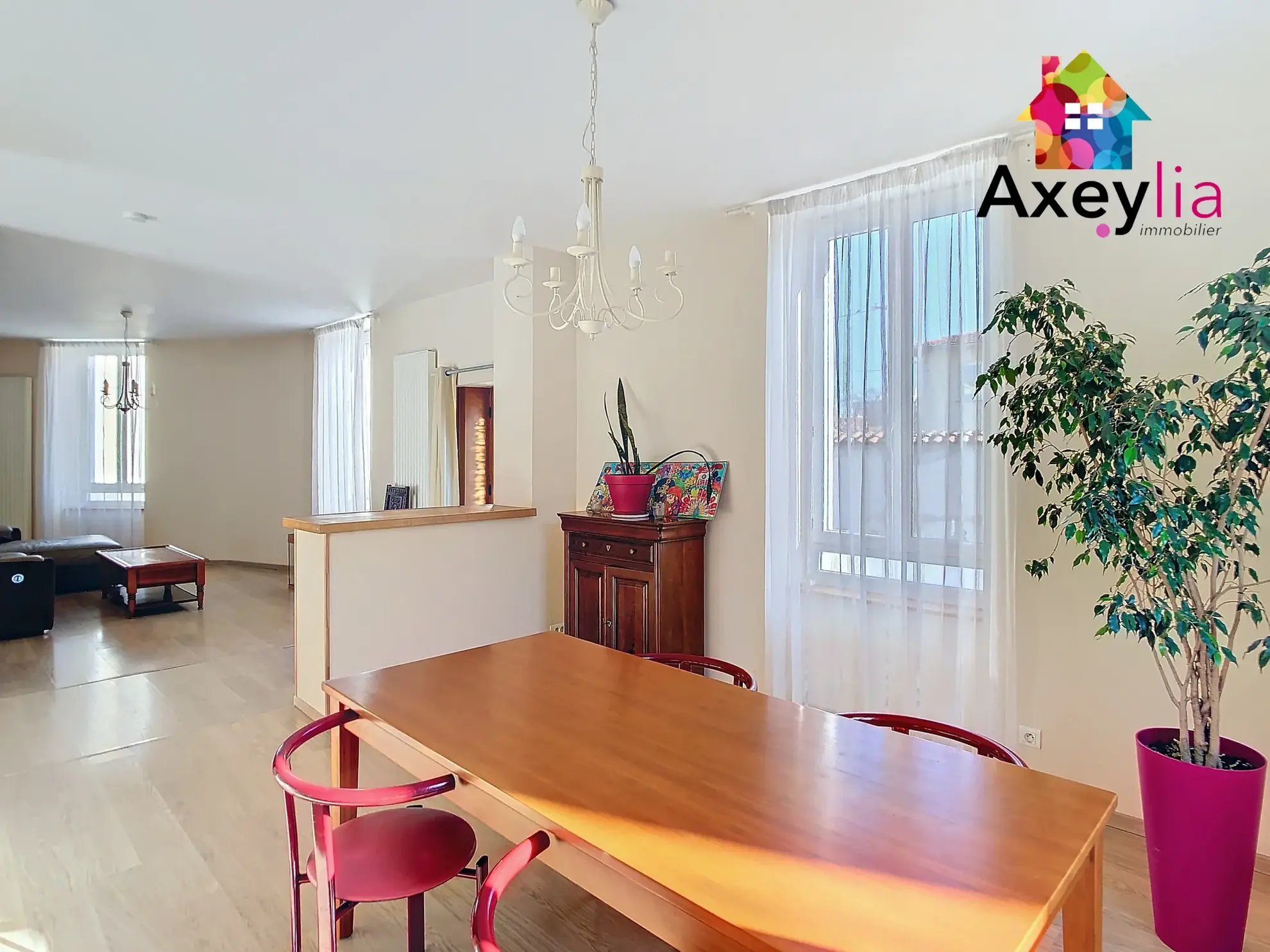 Maison à vendre à Roanne, 3 chambres, jardin, quartier calme, proche gare 