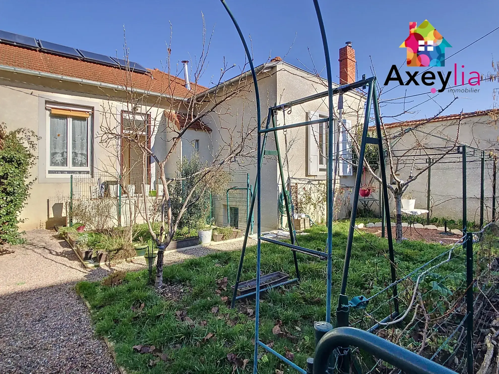 Maison à vendre à Roanne, 3 chambres, jardin, quartier calme, proche gare 