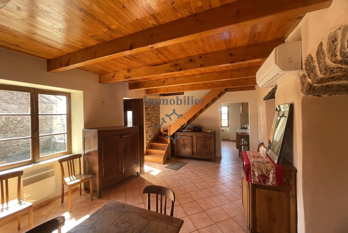 Maison de village en pierre à vendre à Saint Victor et Melvieu – Rénovée et lumineuse 