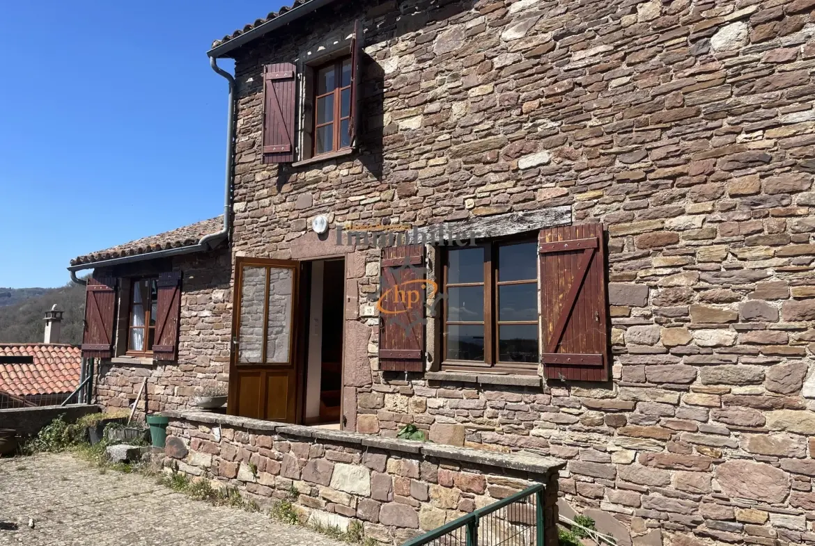 Maison de village en pierre à vendre à Saint Victor et Melvieu – Rénovée et lumineuse 