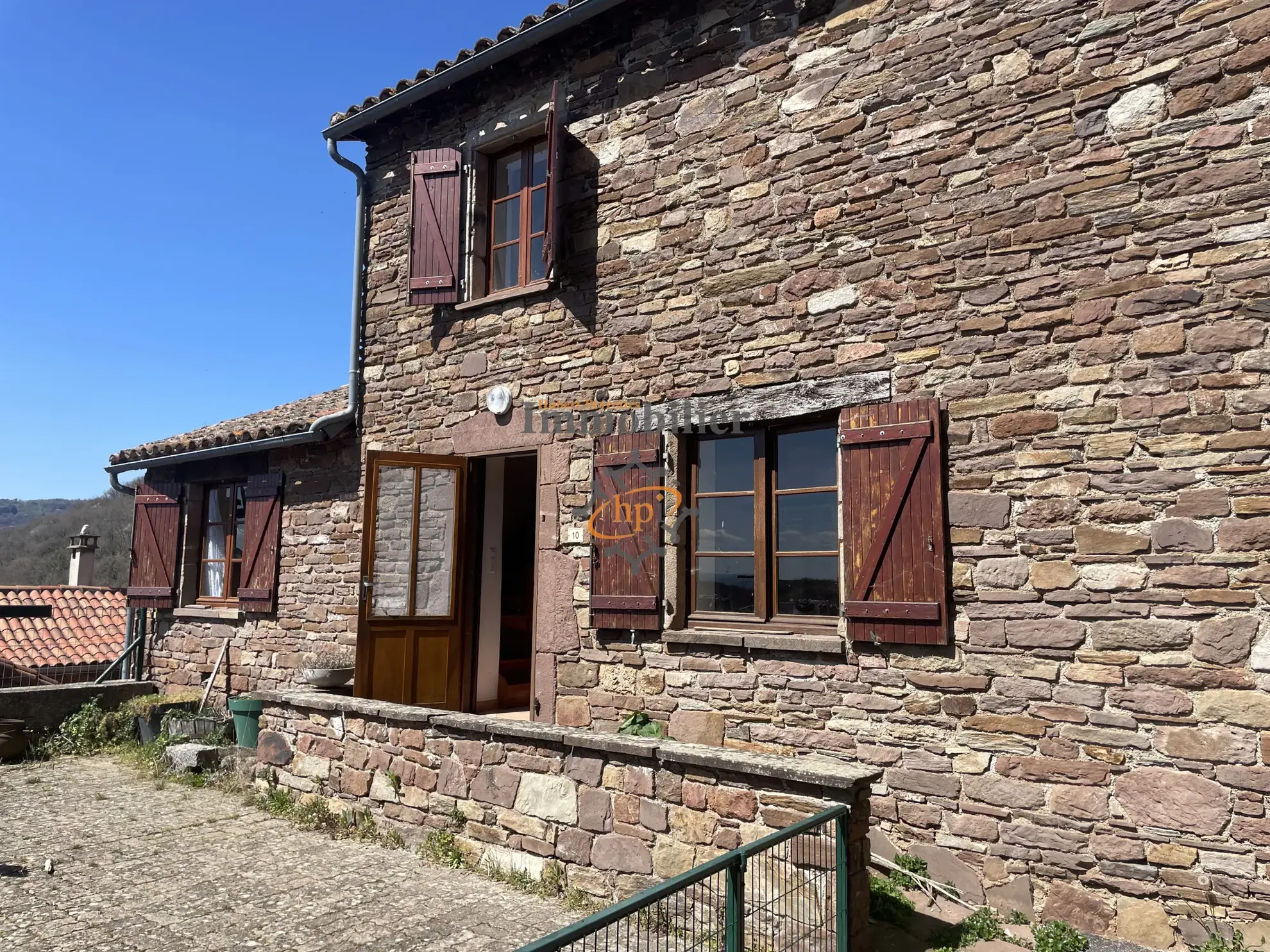 Maison de village en pierre à vendre à Saint Victor et Melvieu – Rénovée et lumineuse 