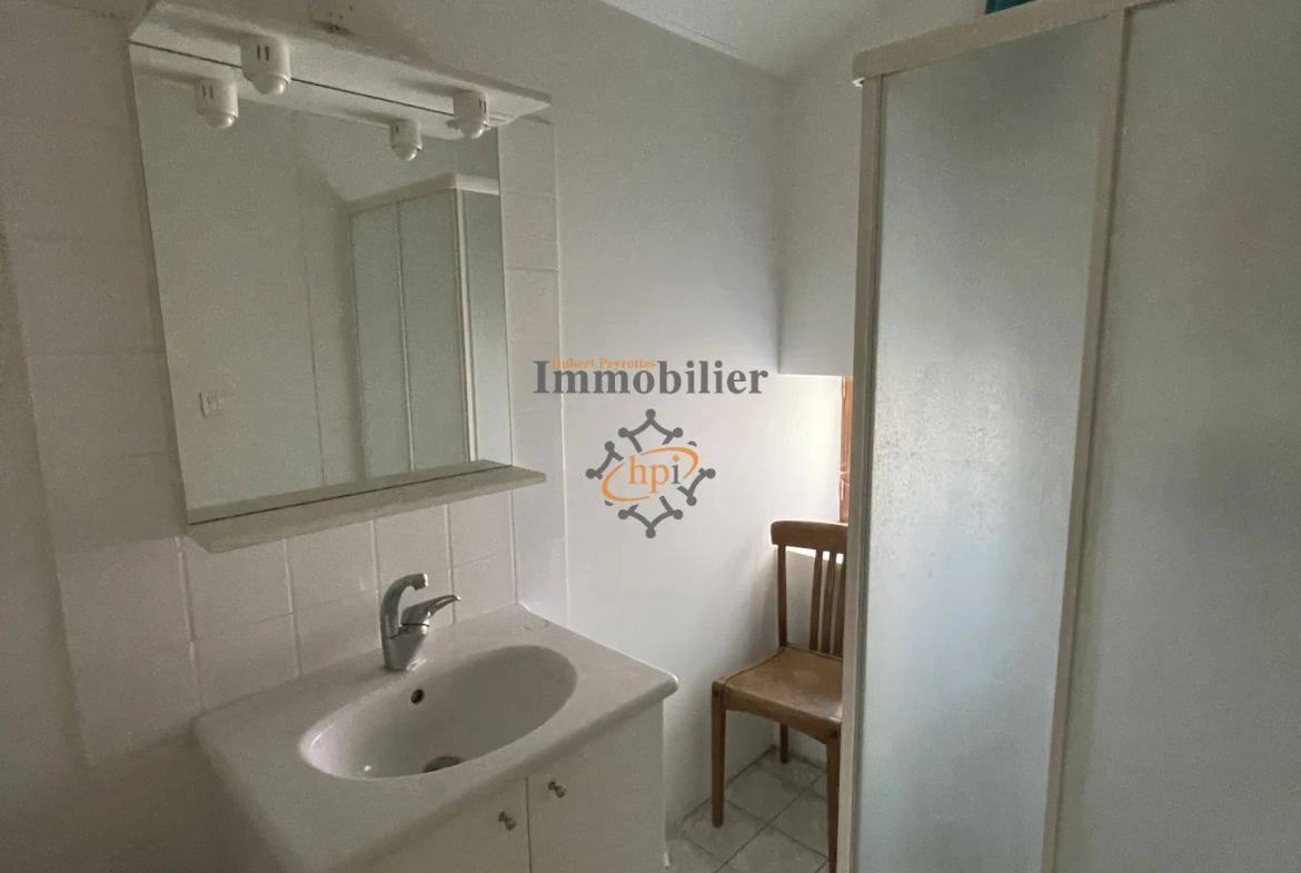 Maison de village en pierre à vendre à Saint Victor et Melvieu – Rénovée et lumineuse 