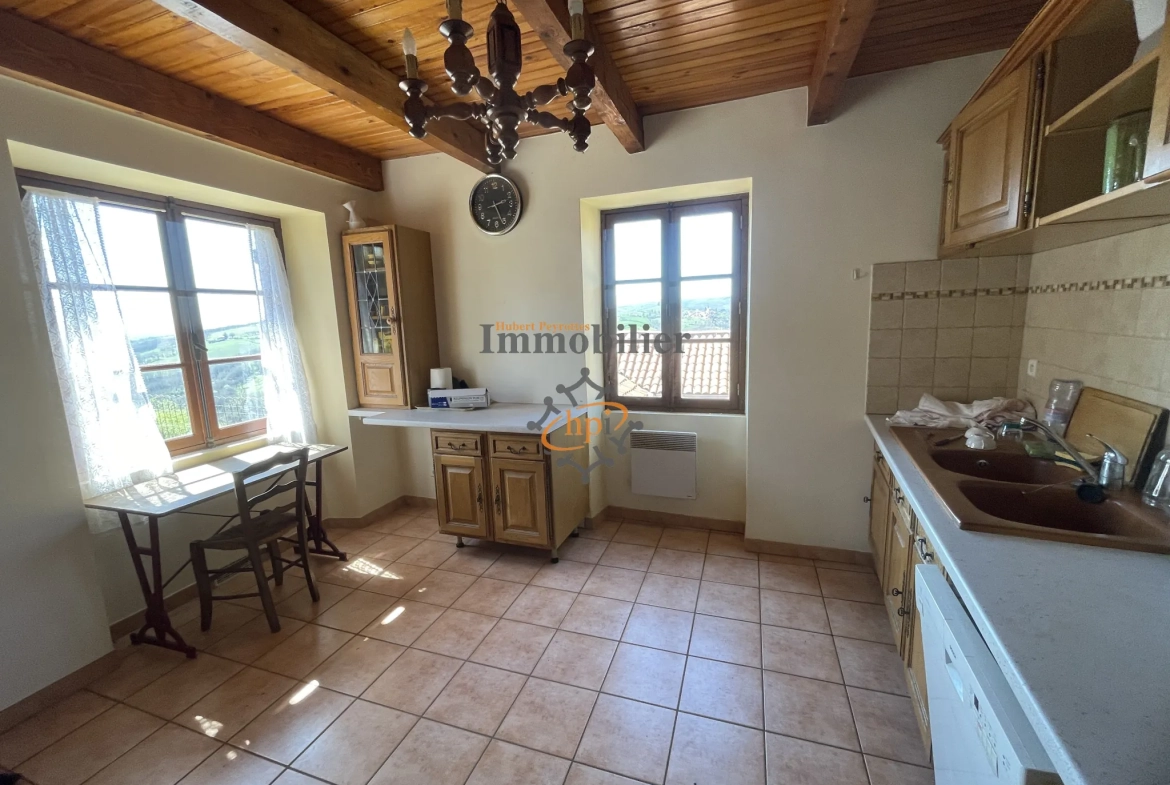 Maison de village en pierre à vendre à Saint Victor et Melvieu – Rénovée et lumineuse 
