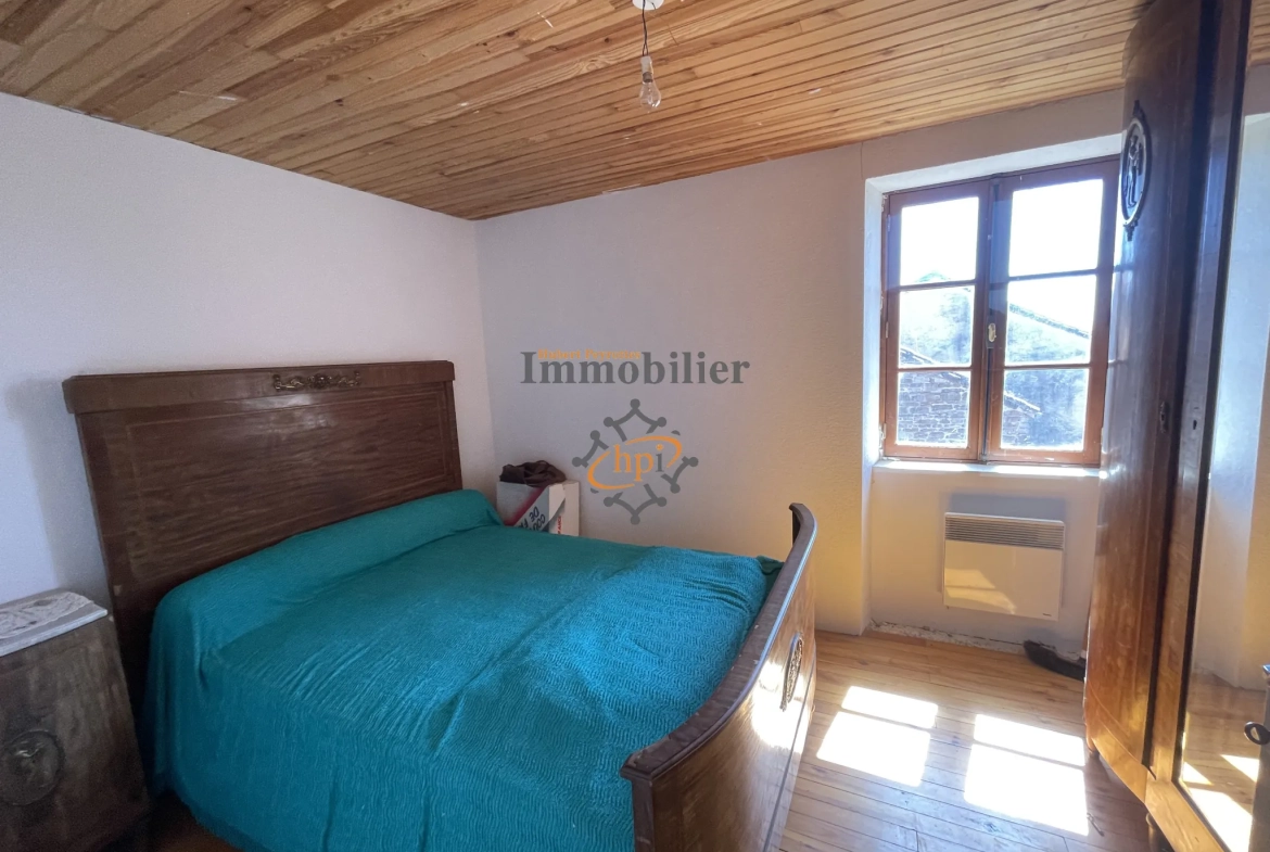 Maison de village en pierre à vendre à Saint Victor et Melvieu – Rénovée et lumineuse 