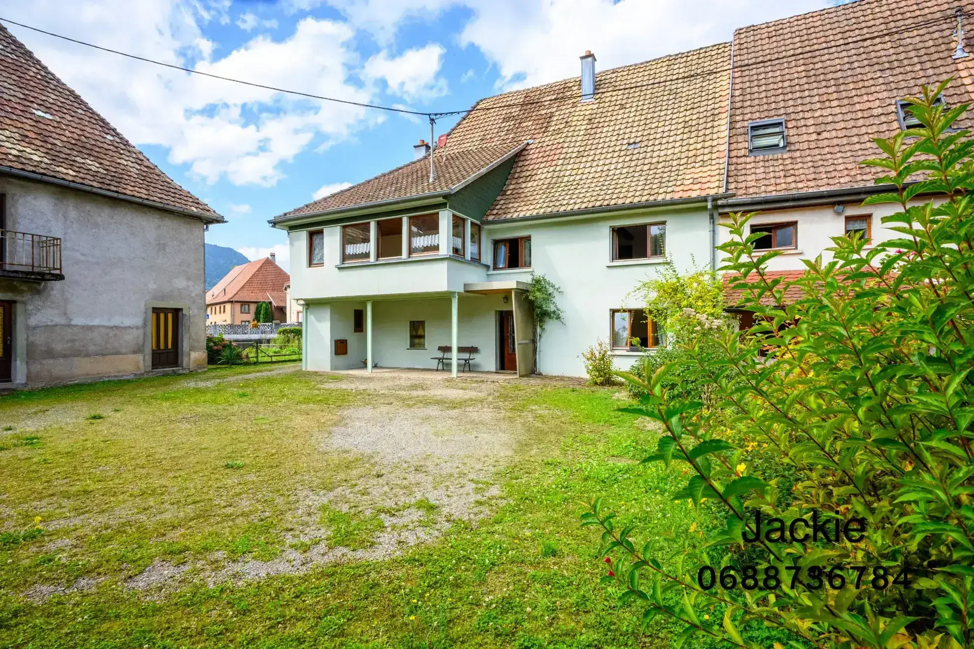 Ensemble immobilier de montagne à vendre aux Vosges avec terrain et vue panoramique 