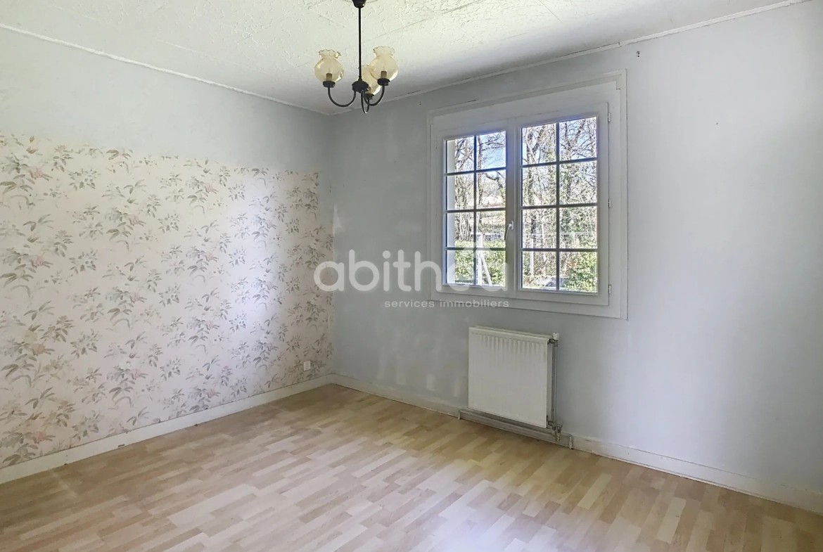 Maison de plain-pied à vendre à Puymoyen avec jardin et garage 