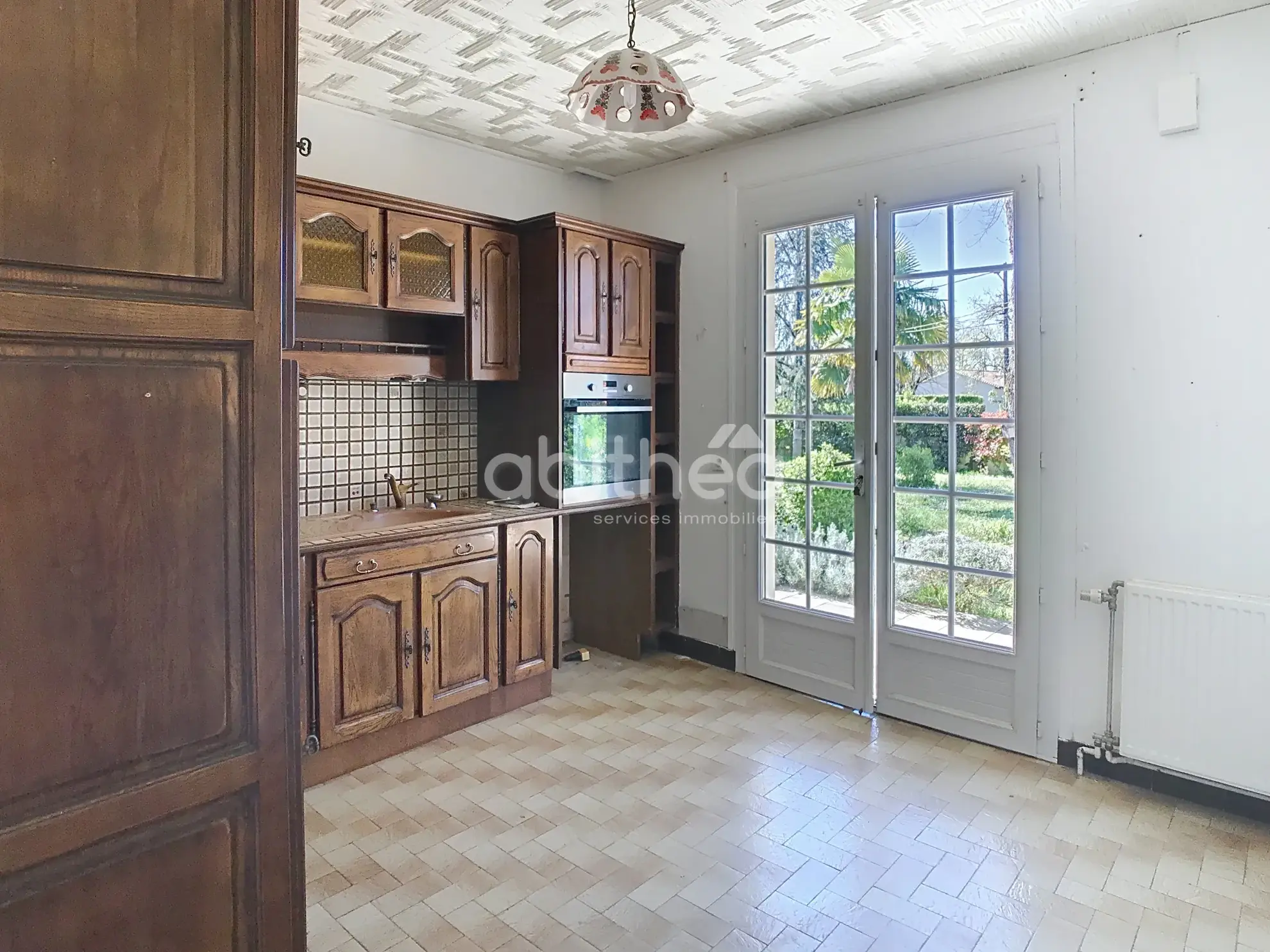 Maison de plain-pied à vendre à Puymoyen avec jardin et garage 