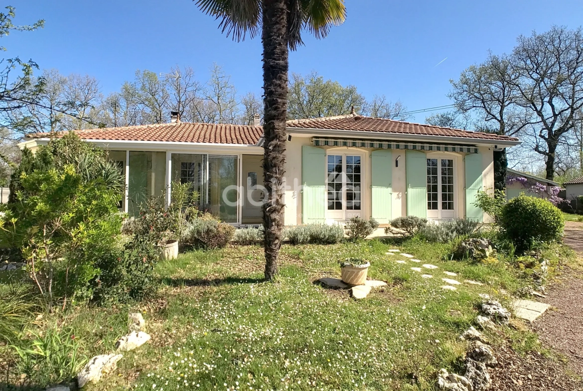 Maison de plain-pied à vendre à Puymoyen avec jardin et garage 