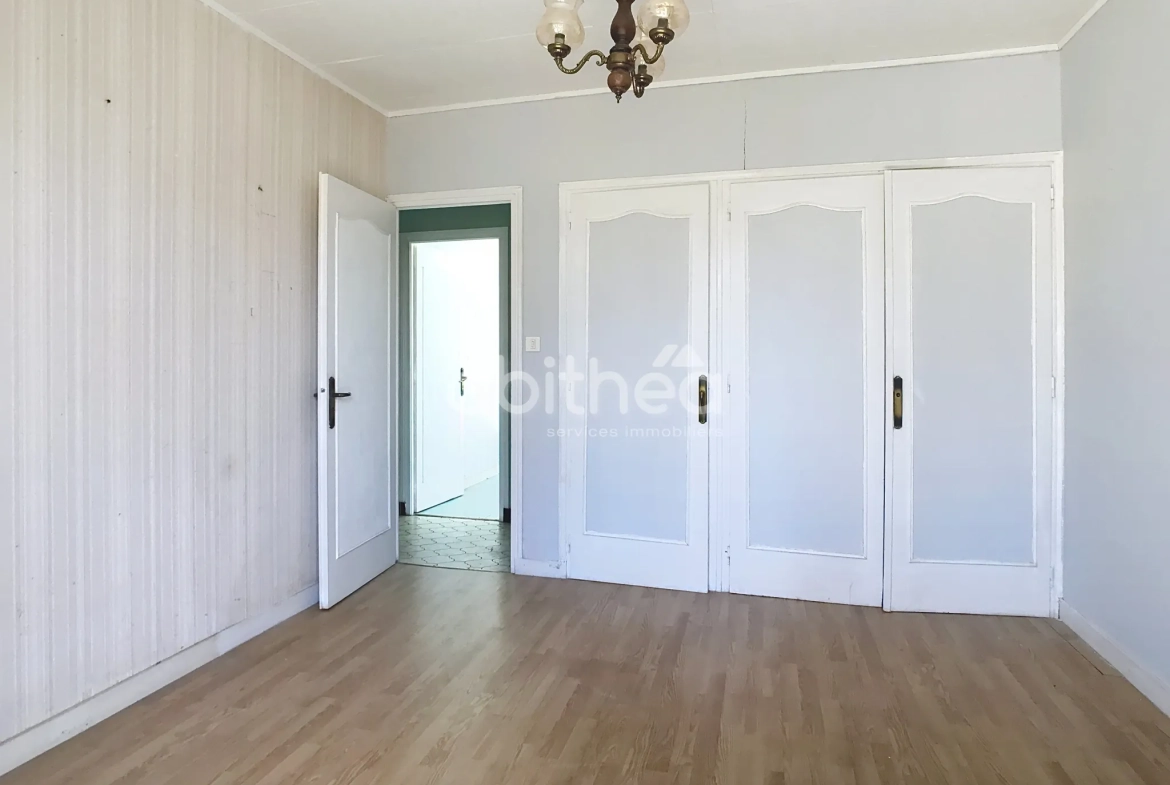 Maison de plain-pied à vendre à Puymoyen avec jardin et garage 