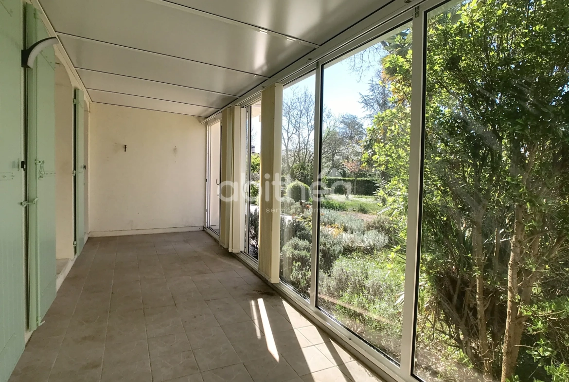 Maison de plain-pied à vendre à Puymoyen avec jardin et garage 