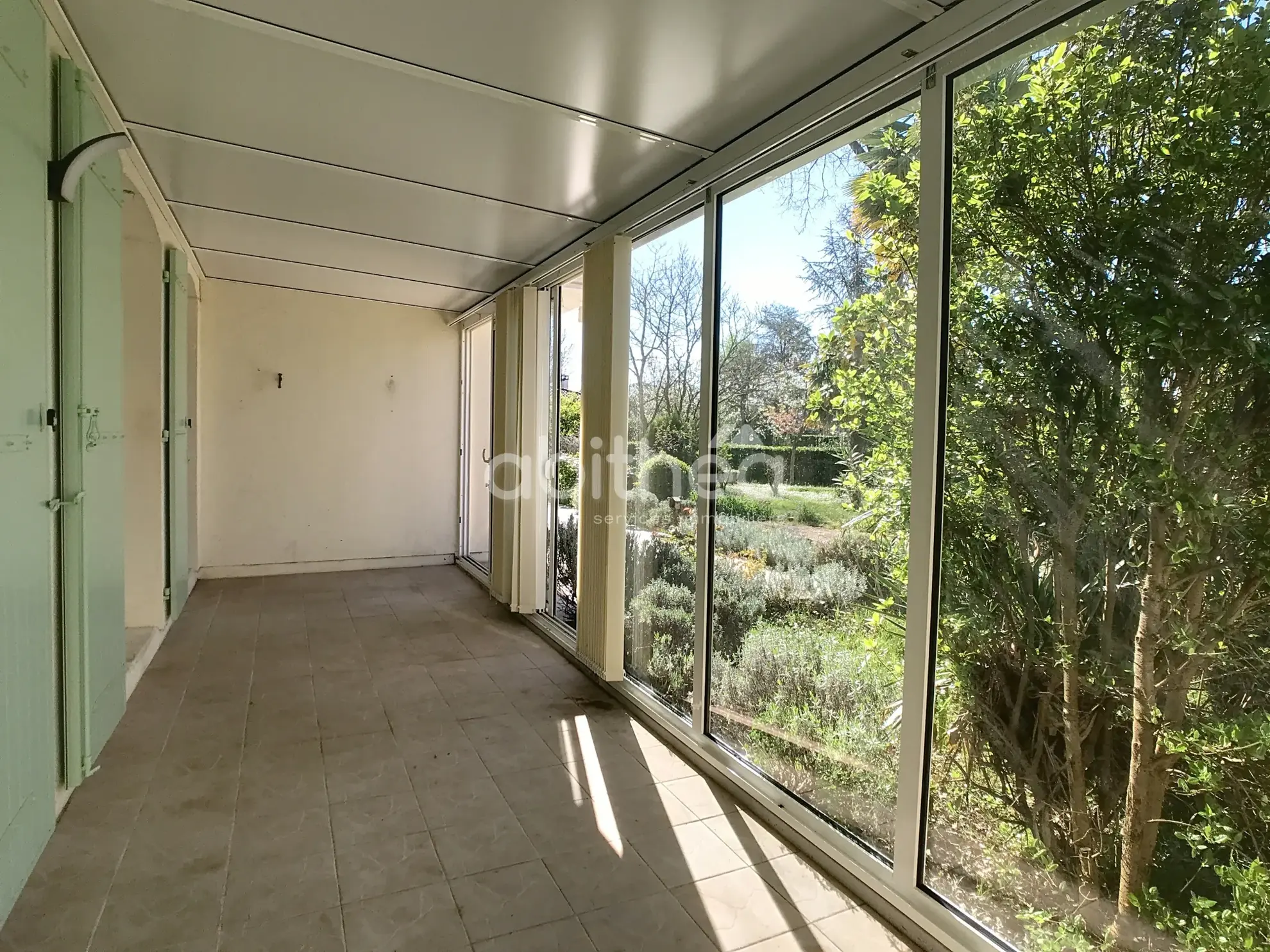 Maison de plain-pied à vendre à Puymoyen avec jardin et garage 