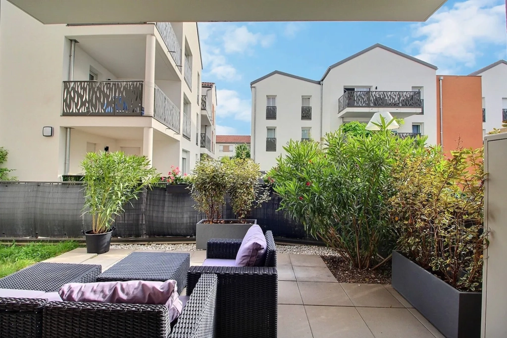 Appartement 3 pièces en rez-de-jardin avec terrasse et jardin à Saint-Laurent-de-Mure
