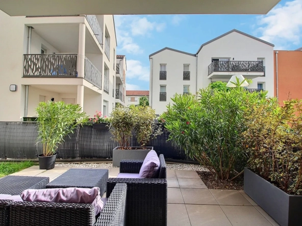 Appartement 3 pièces en rez-de-jardin avec terrasse et jardin à Saint-Laurent-de-Mure