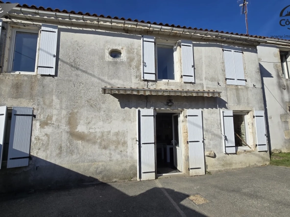 Maison ancienne avec piscine à Ardillières, 3 chambres, à rénover