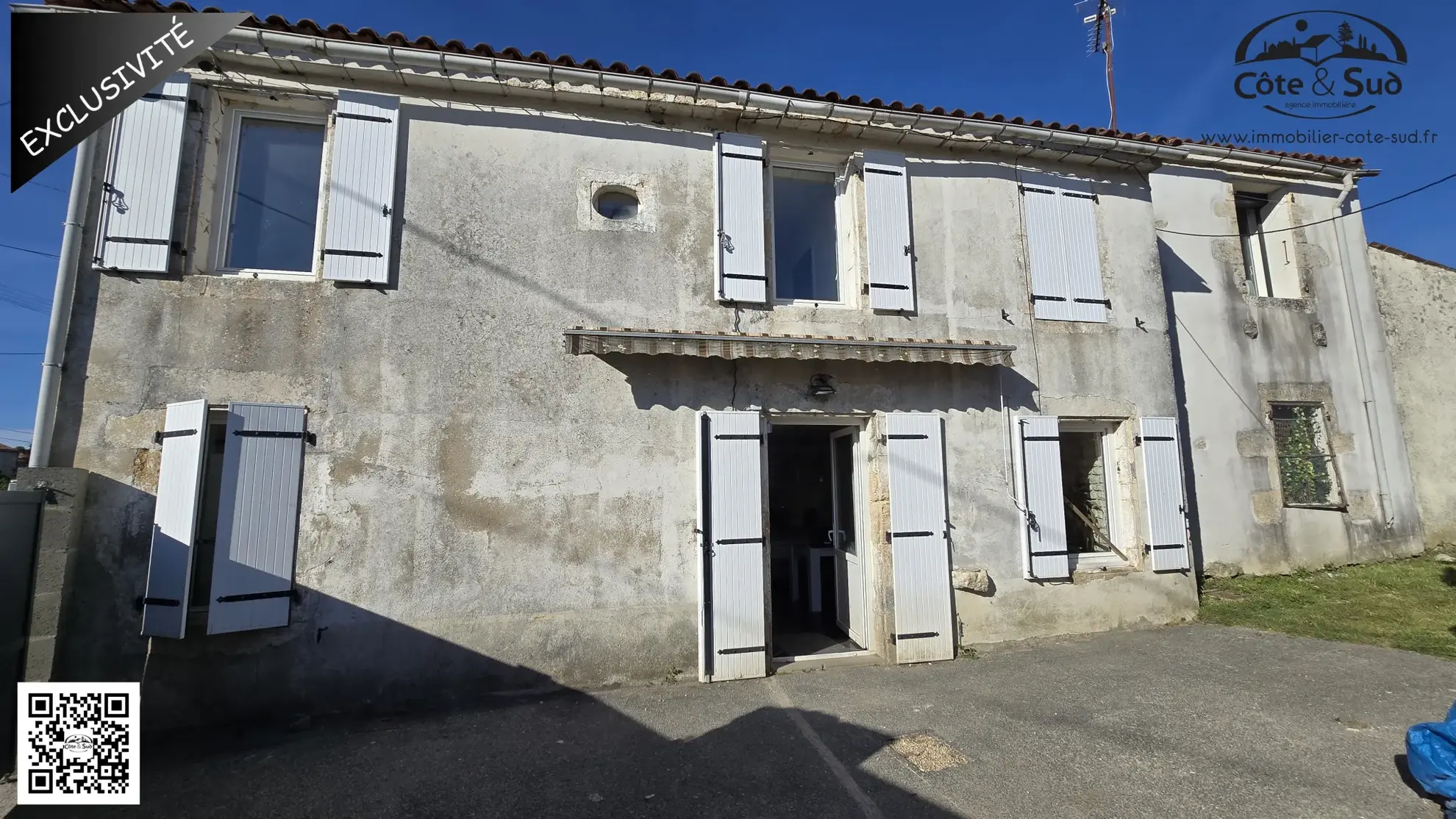 Maison ancienne avec piscine à Ardillières, 3 chambres, à rénover 