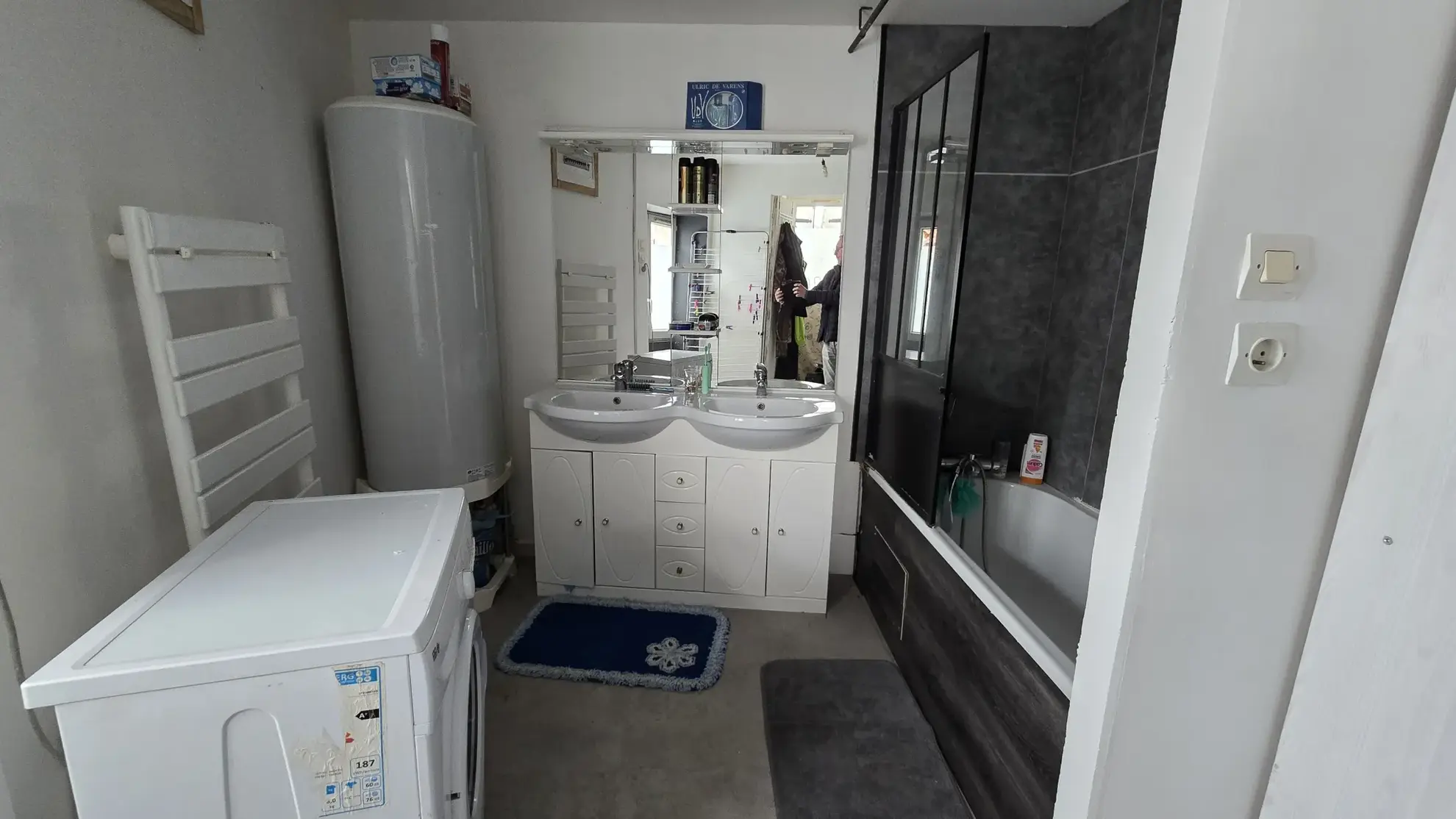 Maison ancienne avec piscine à Ardillières, 3 chambres, à rénover 