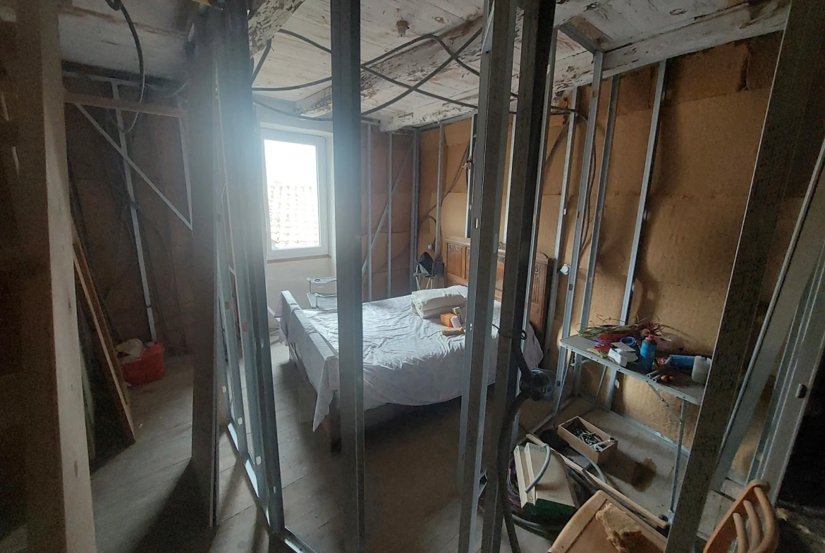 Maison de village à Fayet, 57 m² à rénover en campagne 