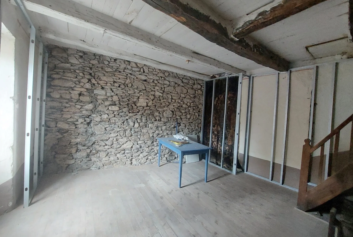 Maison de village à Fayet, 57 m² à rénover en campagne 