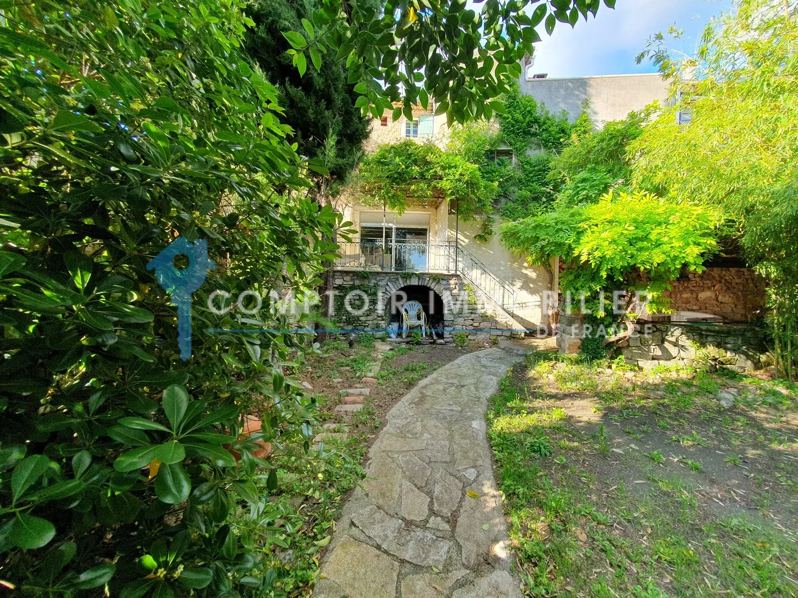 Charmante maison de village avec piscine, terrain arboré et vue panoramique proche d'Uzès, Alès et Nîmes 
