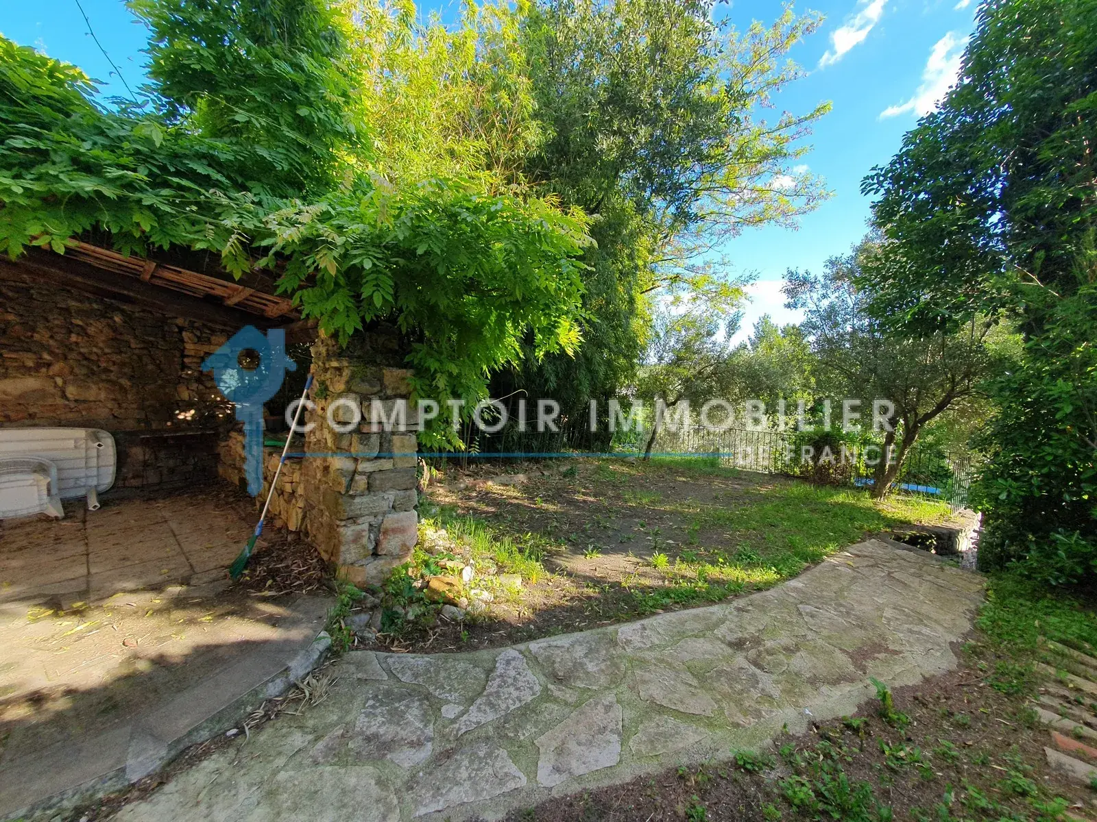 Charmante maison de village avec piscine, terrain arboré et vue panoramique proche d'Uzès, Alès et Nîmes 