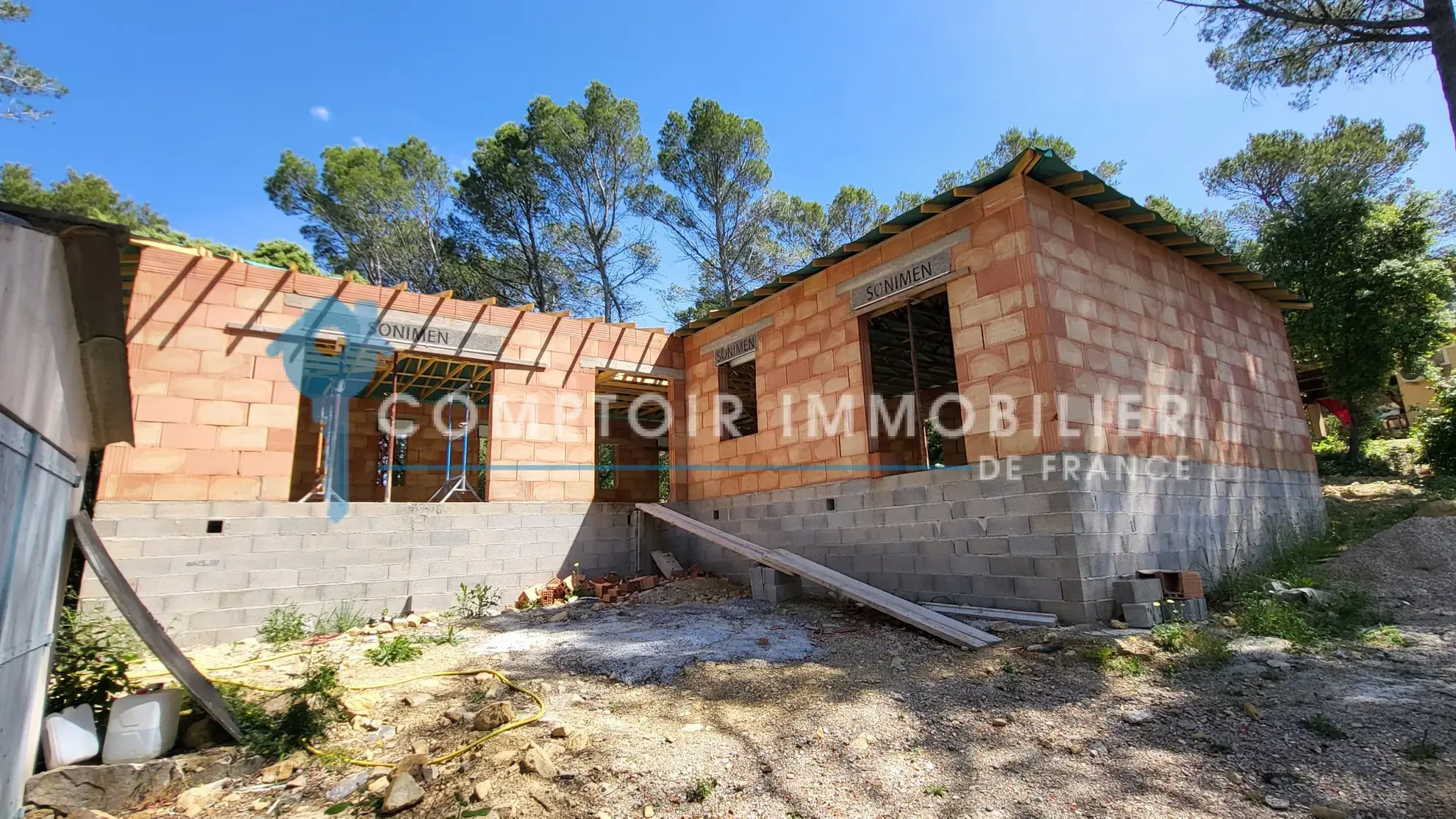 Villa de 138 m² à Boisset et Gaujac avec terrain arboré, garage et abri de jardin 