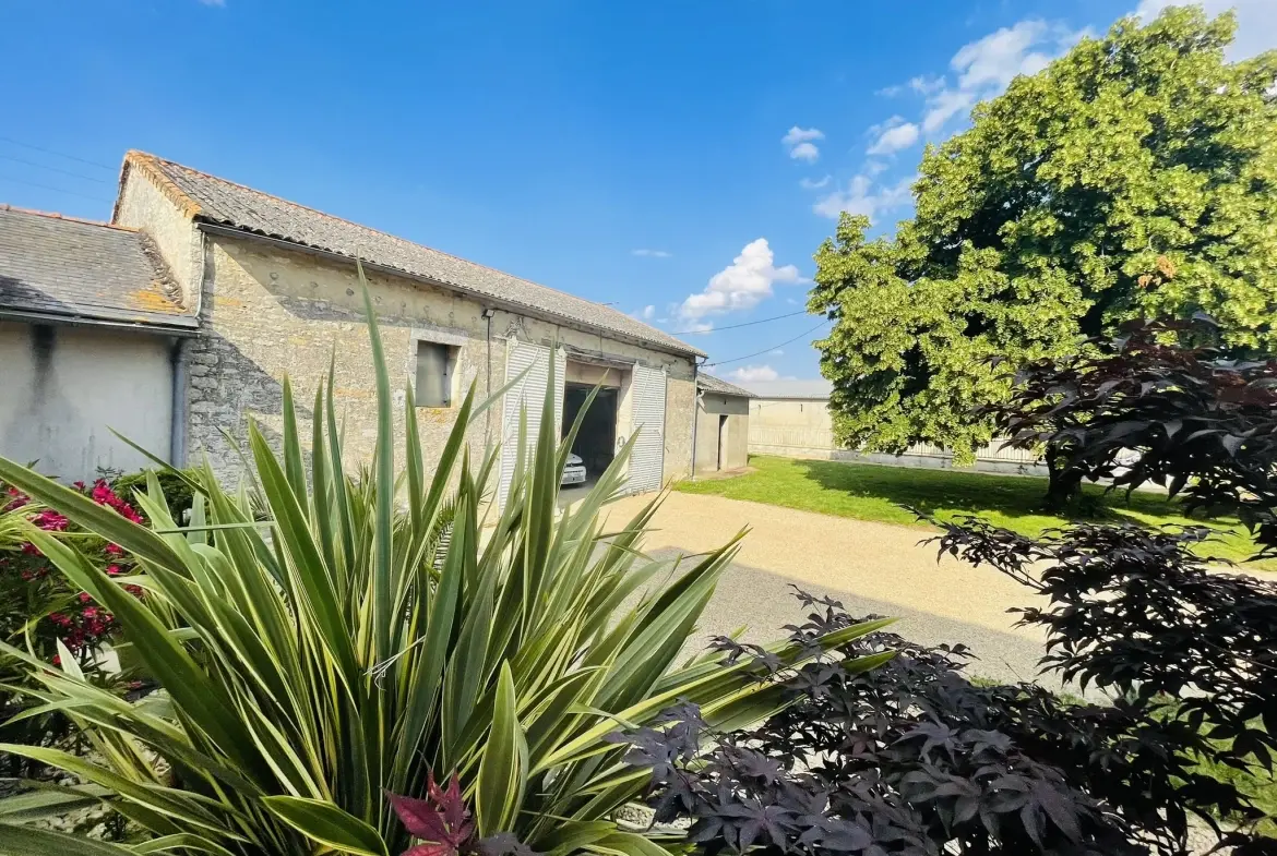 Belle maison familiale avec grand terrain à Cuhon près de Poitiers 