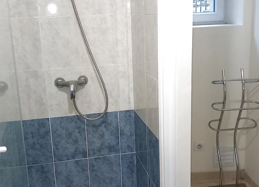 Maison de village à vendre avec terrasse à Saint Gervais-sur-Mare, 34610 