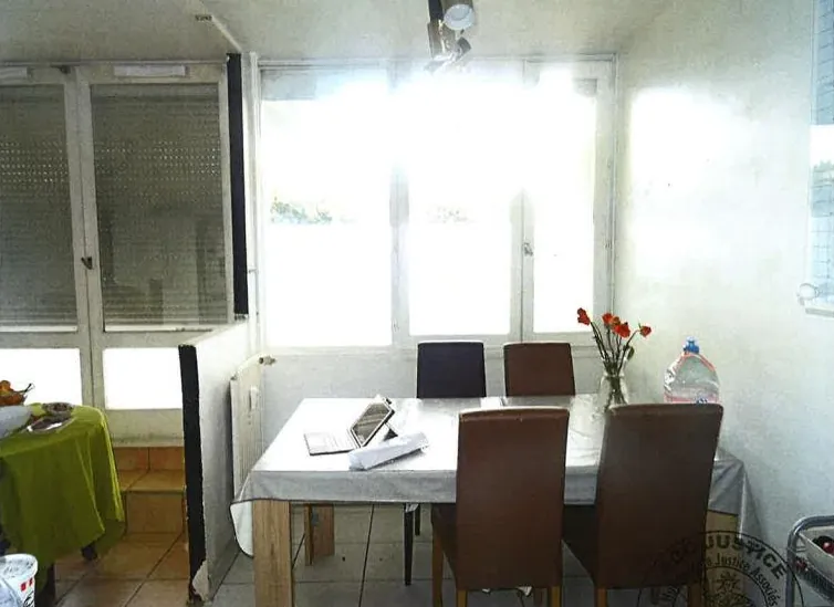 Appartement T4 à vendre à Torcy, 81 m², garage, enchères à partir de 52 000 euros 