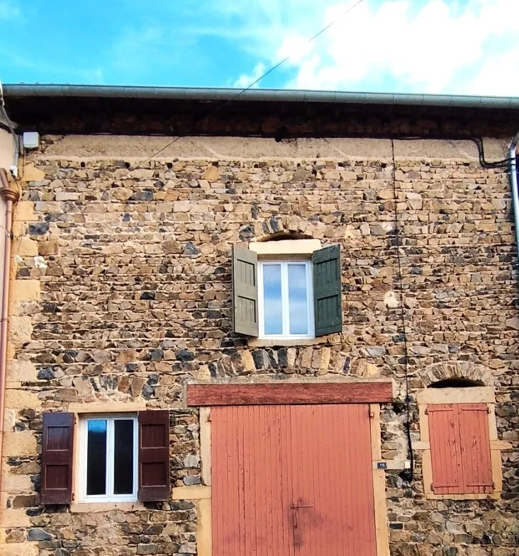 Maison de village à Jullié de 245 m² avec potentiel au cœur des vignes 