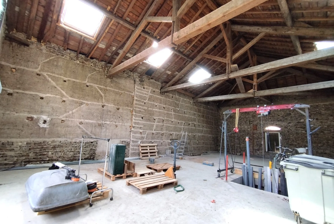 Maison de village à Jullié de 245 m² avec potentiel au cœur des vignes 