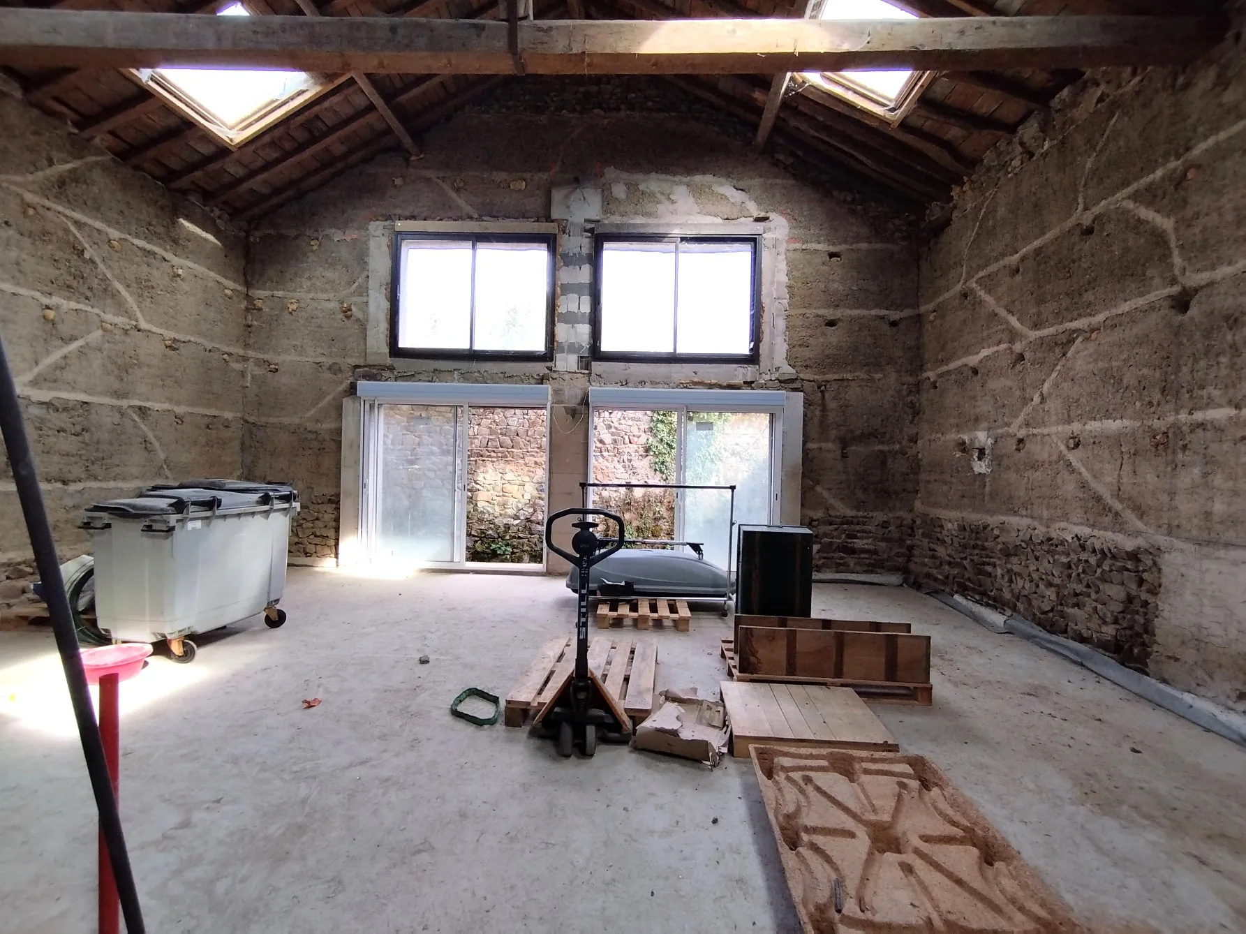 Maison de village à Jullié de 245 m² avec potentiel au cœur des vignes 
