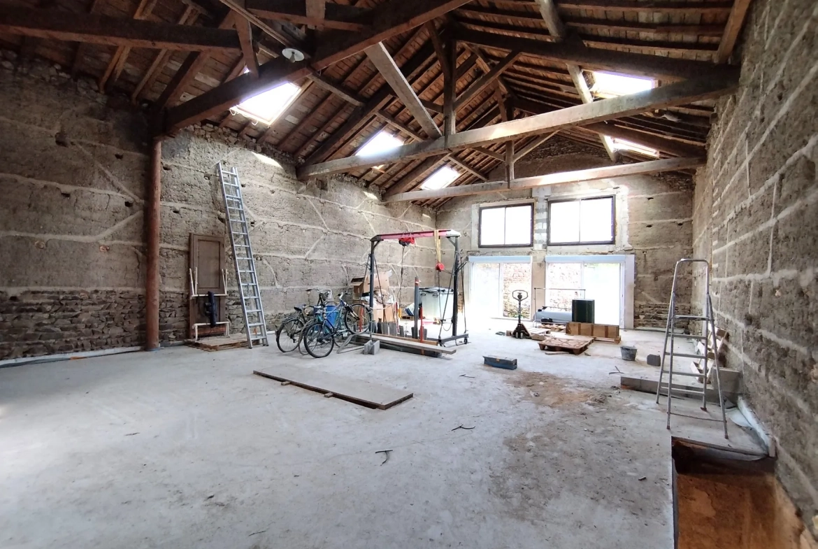 Maison de village à Jullié de 245 m² avec potentiel au cœur des vignes 