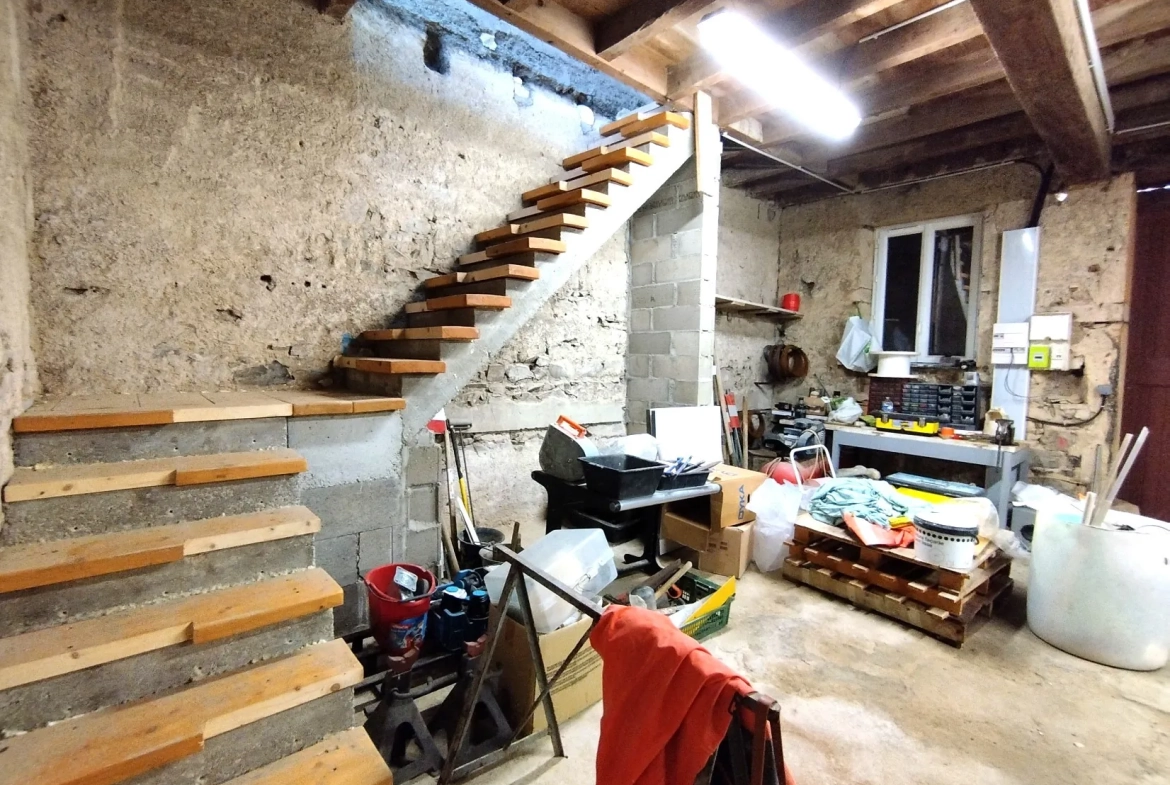 Maison de village à Jullié de 245 m² avec potentiel au cœur des vignes 
