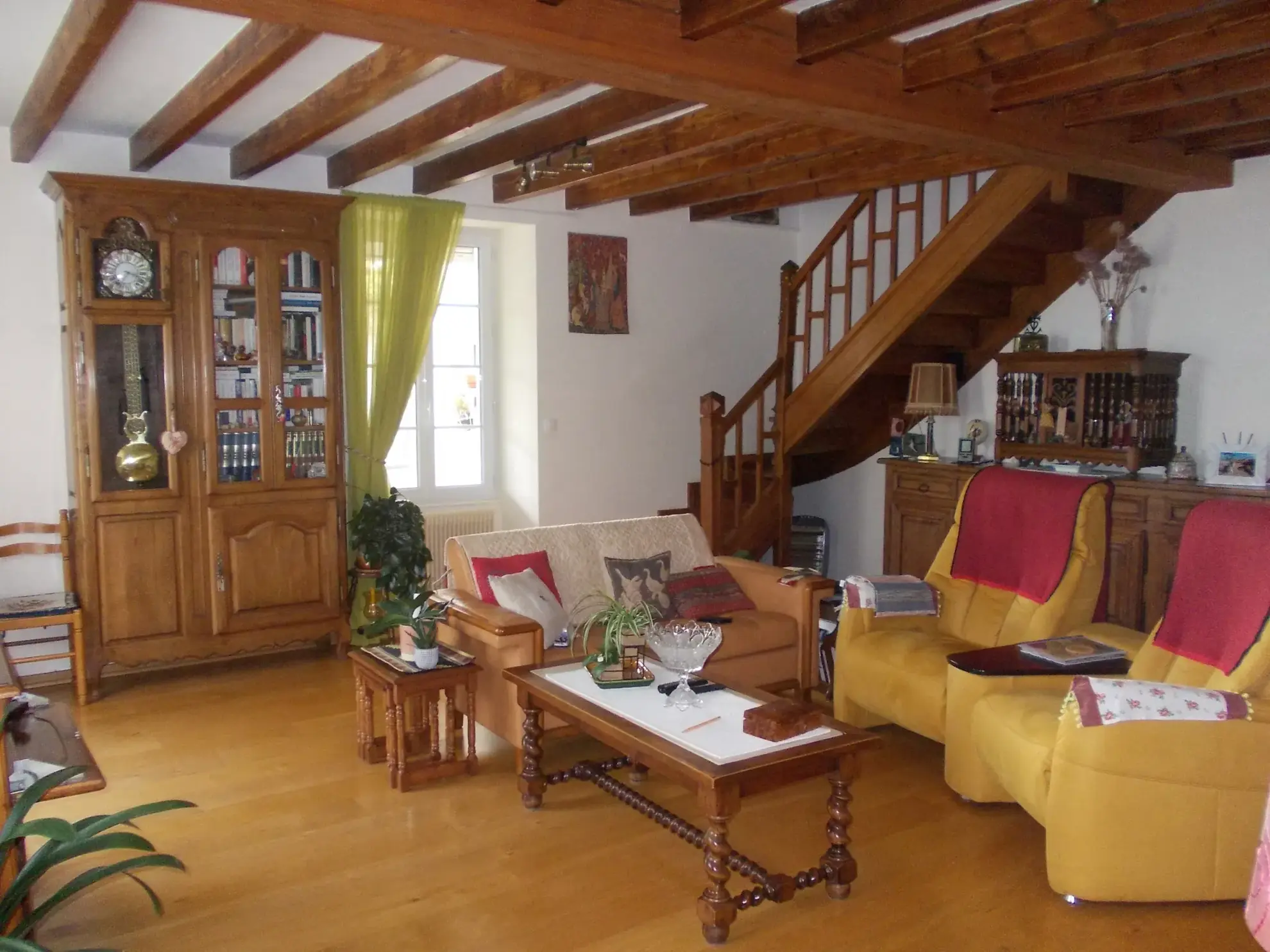Maison charentaise à Jonzac de 121 m² avec terrain arboré et rénovation récente 